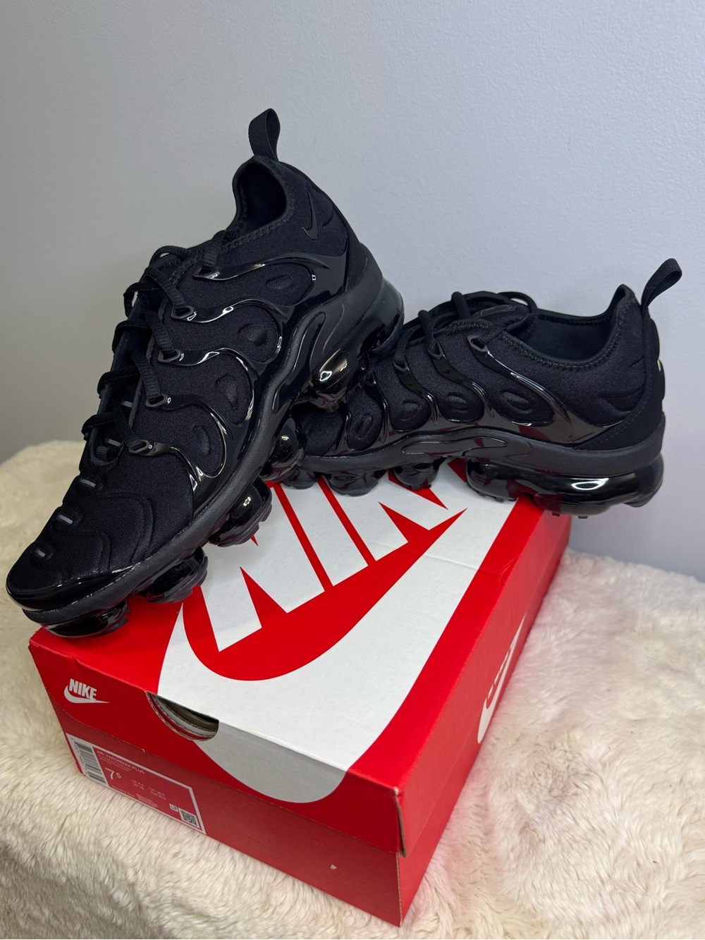 Nike Air VaporMax Plus Triple Black Low Top Men 7.5 Sneakers